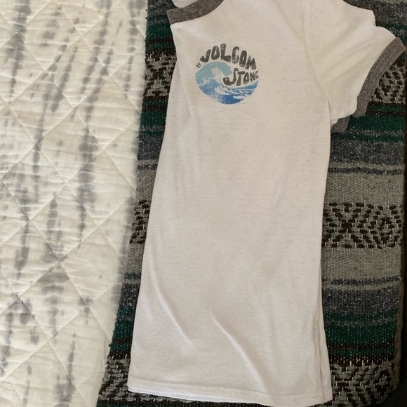 Volcom t-shirt! - Picture 3 of 3